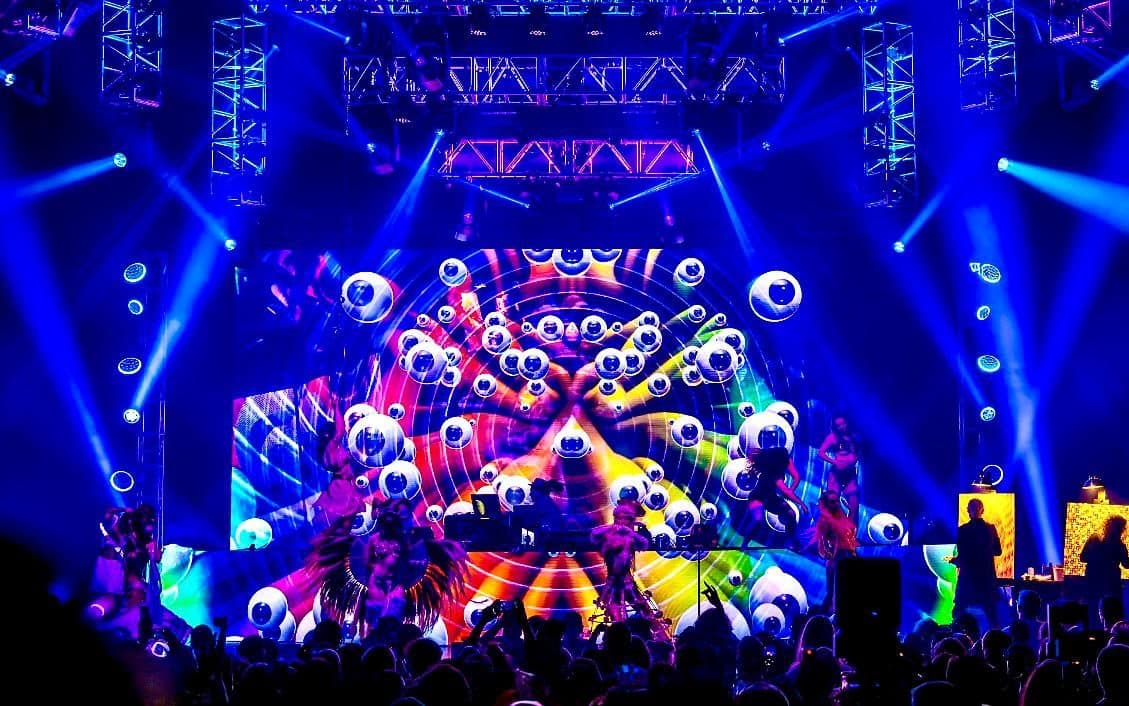 Curved LED video wall at an event