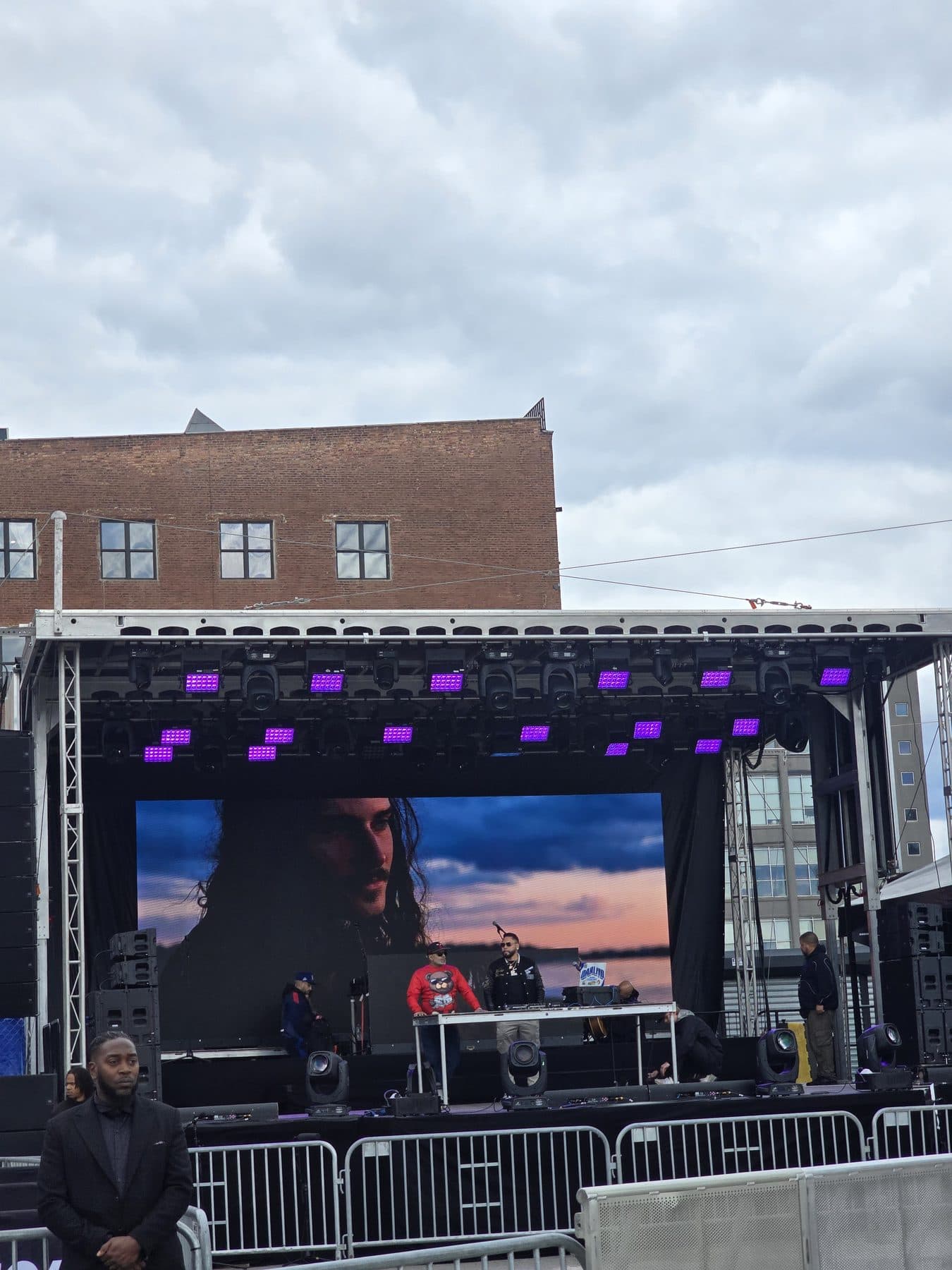 Outdoor stage LED screen in an urban build